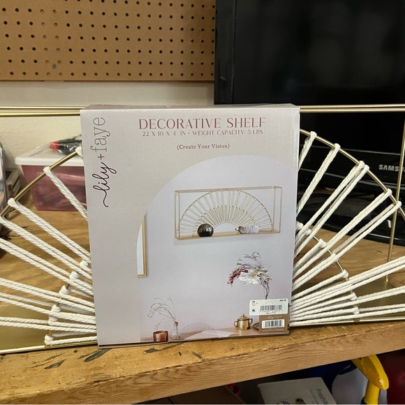 Decerative Wall Shelf - Picture 5 of 7